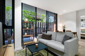 Stylish, Modern and Central Apt with Balcony and WiFi
